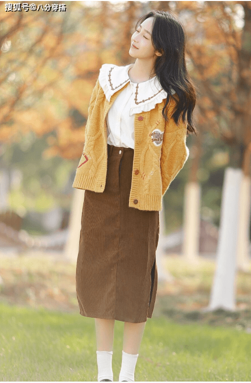 配饰 冬天毛衣怎么穿才洋气？多穿这几种颜色，时髦百搭又温柔