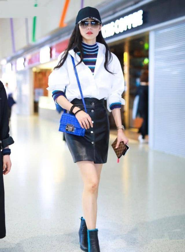 个性 韩雪这双“木棍腿”太长了，踩0.1cm厚的鞋子都挡不住，牛！