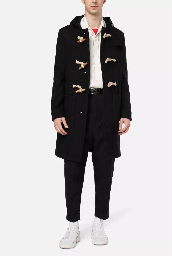 面料 男人衣橱里必备的一件大衣，而你偏偏选择了牛角扣大衣