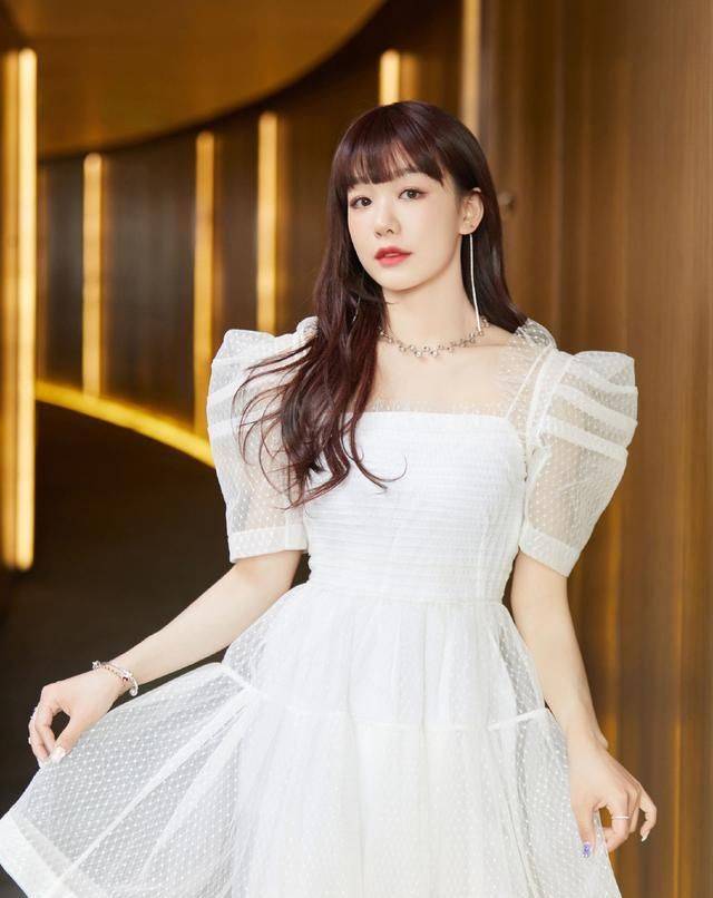 仙女 明明都是泡泡袖, 鞠婧祎杨超越穿成小仙女, 有的人却尴尬显胖?