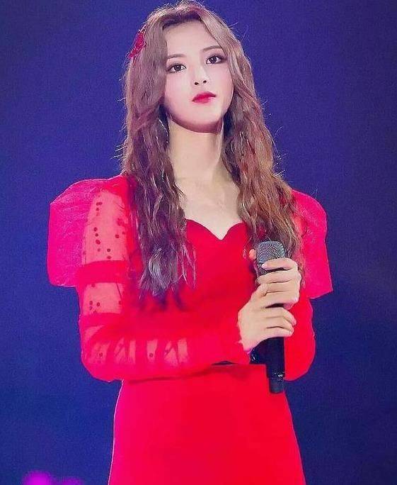 仙女 明明都是泡泡袖, 鞠婧祎杨超越穿成小仙女, 有的人却尴尬显胖?