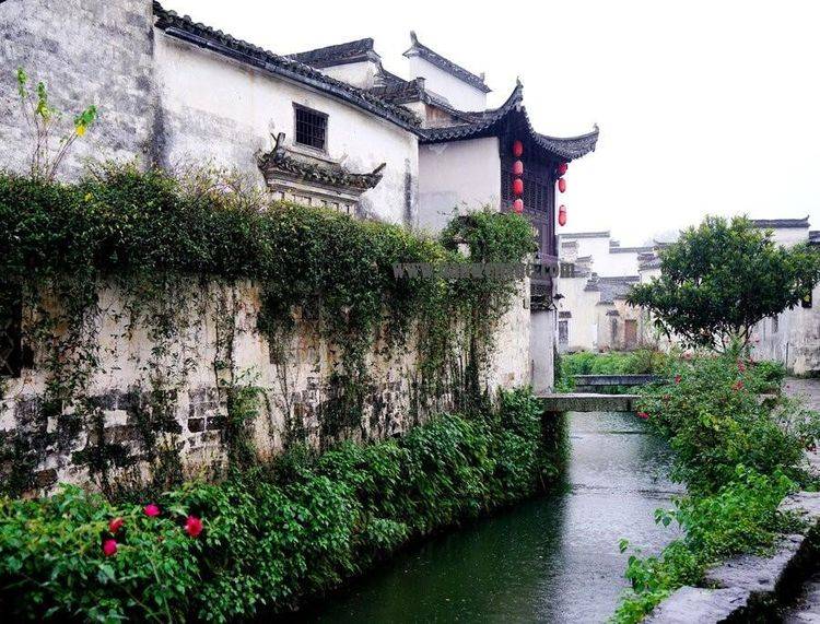 安徽黄山宏村镇，明清建筑140多栋，还有闻名全国的南湖书院