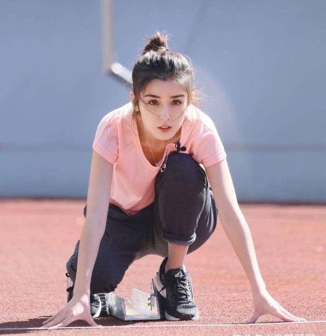 凌霄|《以家人之名》中的初恋脸美女，参加选秀出道，身世经历却很凄惨