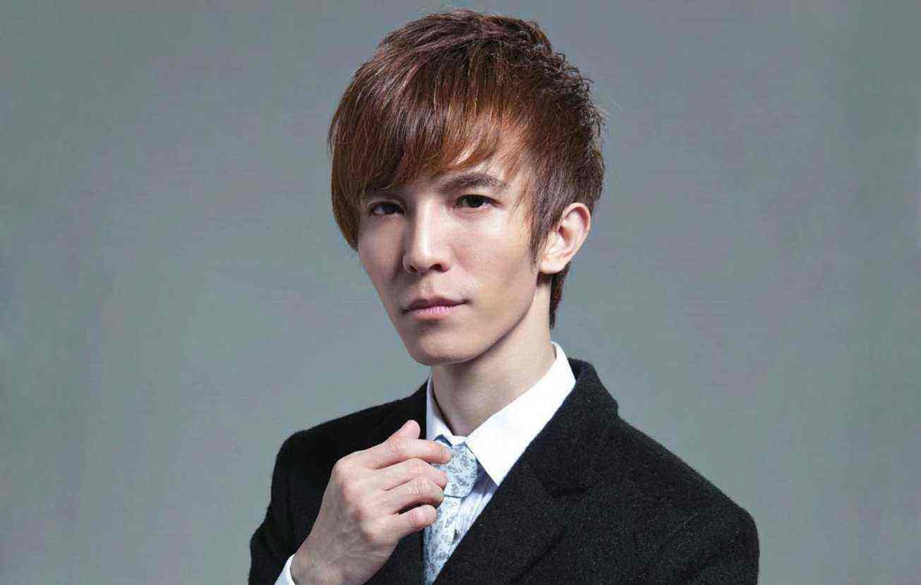 时代|24岁登顶国内小说，十六年前陷抄袭风波，小四为何被李成儒瞧不起