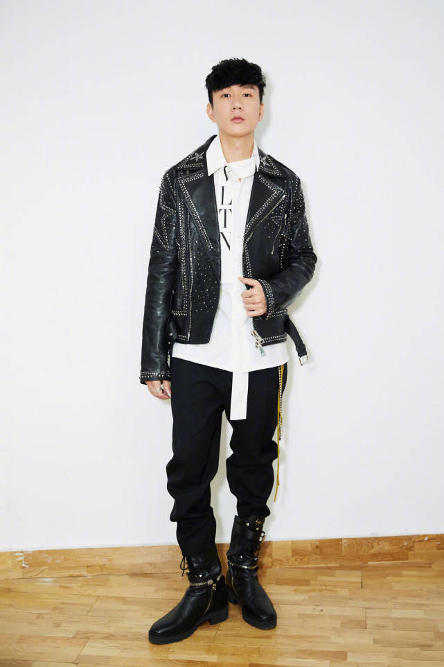 原创林俊杰晒照新歌开始录音状态佳未受网络风波影响还会回应吗