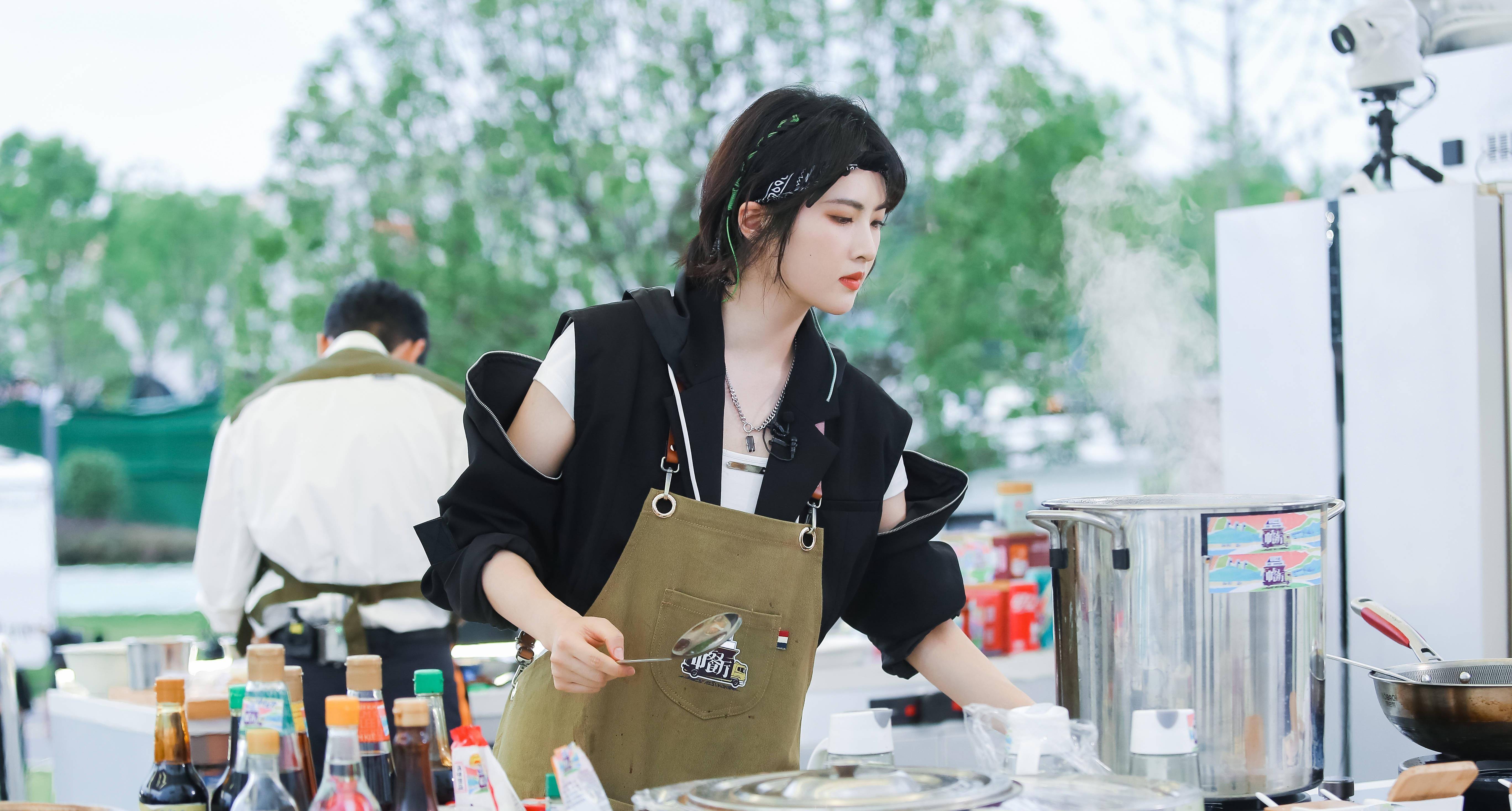 角色|华为二公主姚安娜进演艺圈，参演电影5天就已杀青，形象一改往常