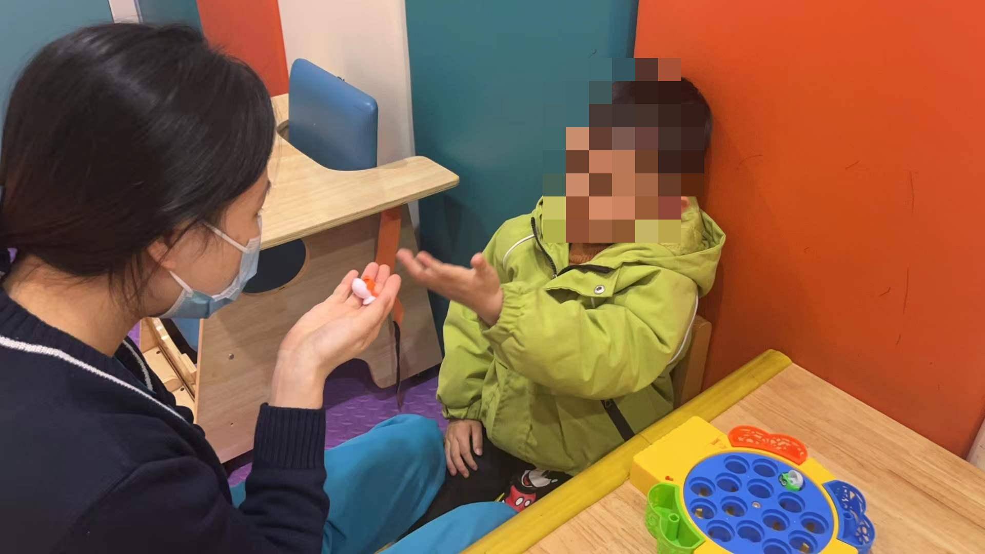 如掐人,踢人等.