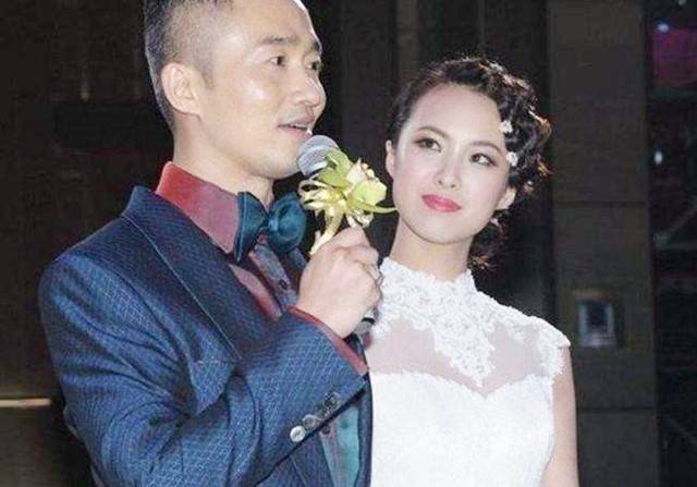 央视金牌主持王萌萌24岁嫁42岁同行丈夫患病巅峰回归家庭