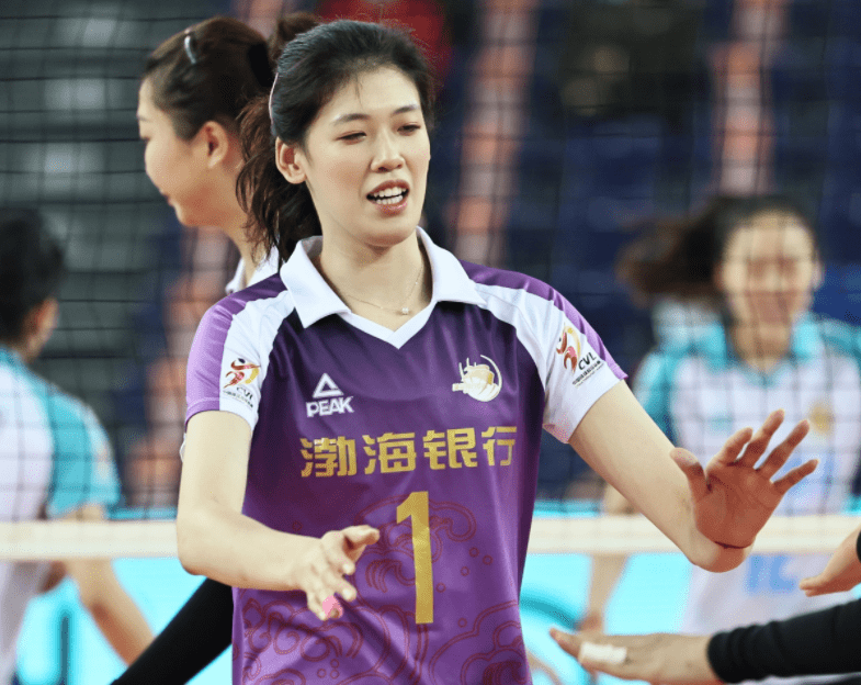 悬念|女排联赛结束！14冠王诞生：李盈莹率队无悬念登顶，龚翔宇落寞
