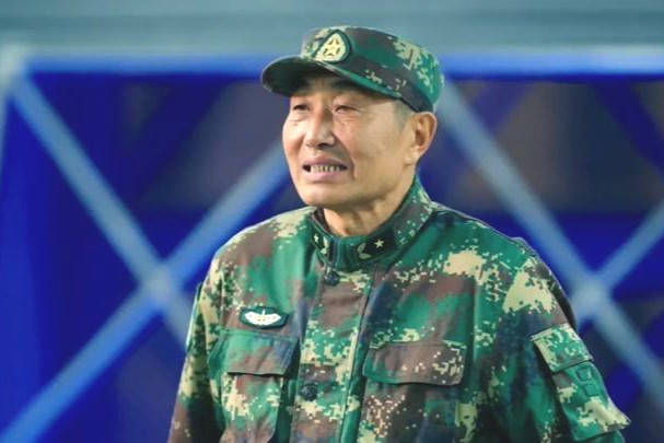 杜源老师同样是一级演员,出演过《最后一个军礼》,《奋勇向前》等军旅