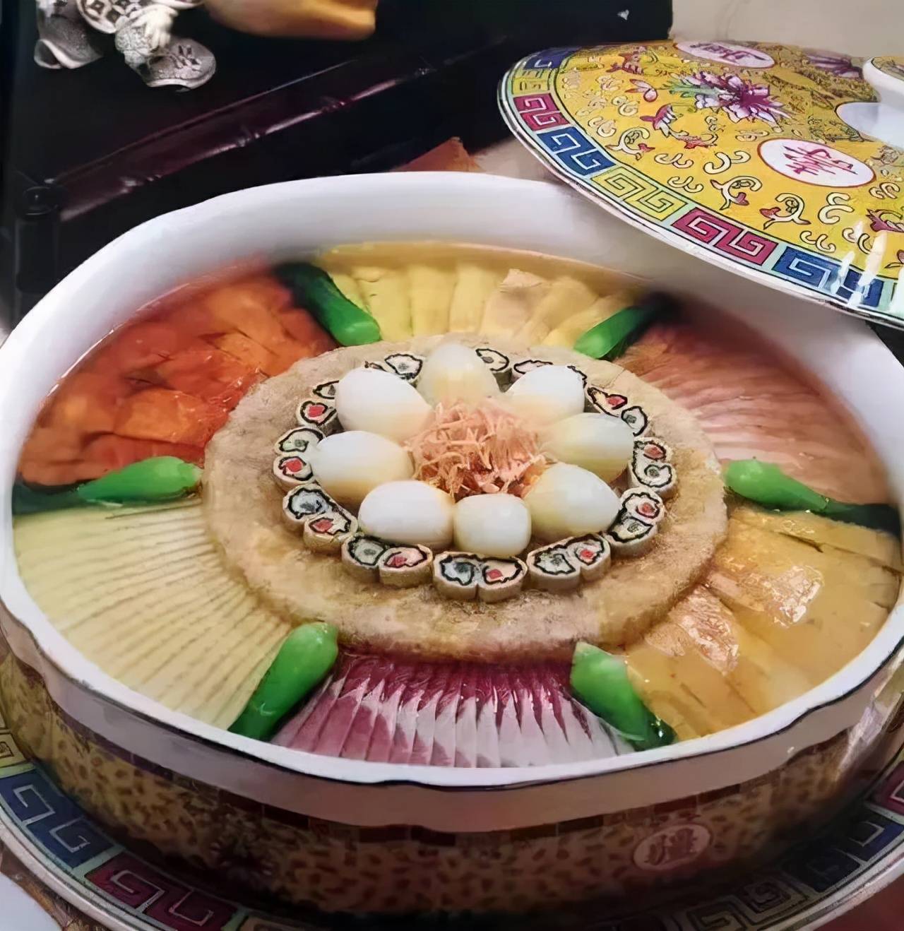 01|江苏—东乡一品锅清蒸是将主料加工整理后加入调料或汤放入器皿