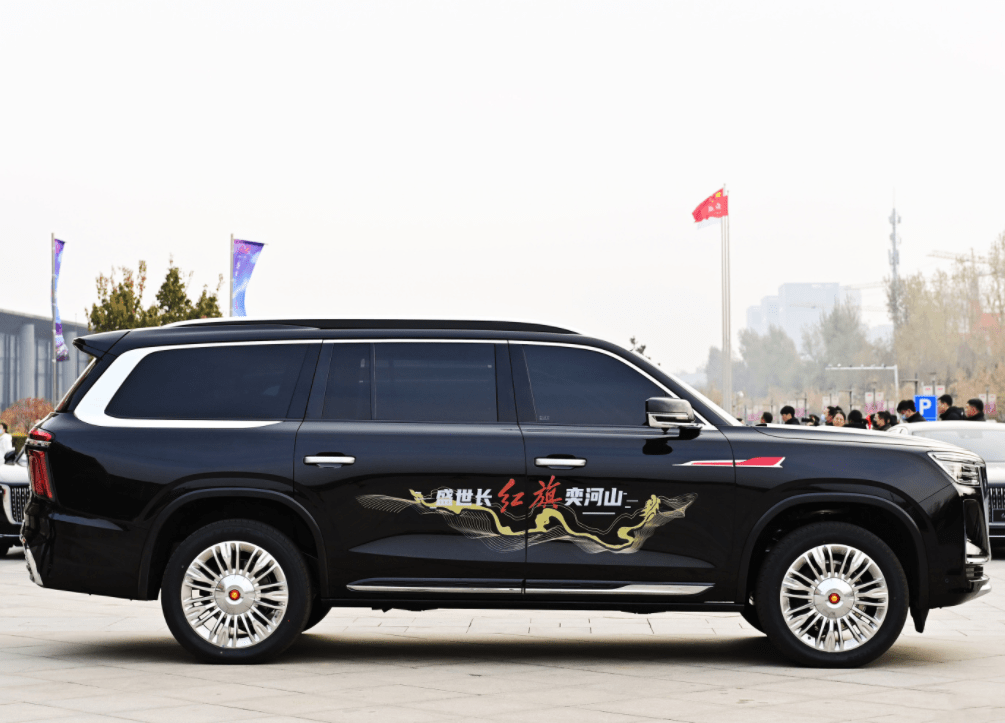 自主顶级suv红旗ls7v8动力全尺寸车身霸气十足