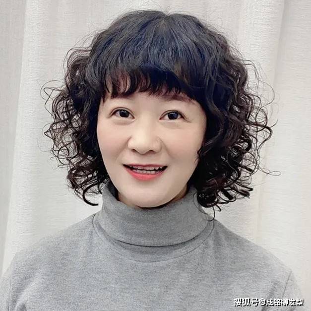 卷发60岁后最不适合的三个发型，第一个显老，第二个没女人味，莫踩雷