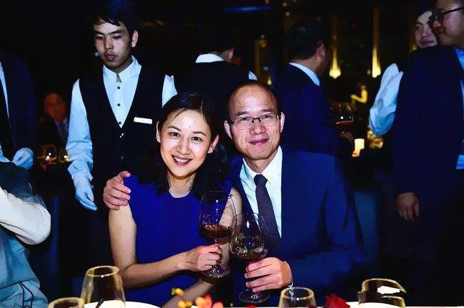 两个娶了央视女主持的上海富豪一个身家60亿另一个身家600亿