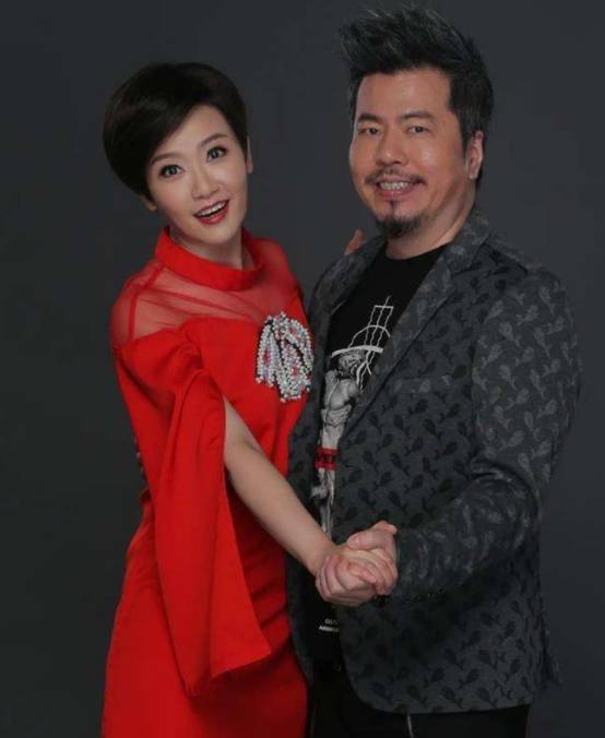 台星夫妇转战内地直播,自曝实现财富自由,月营业额近5千万_寇乃馨