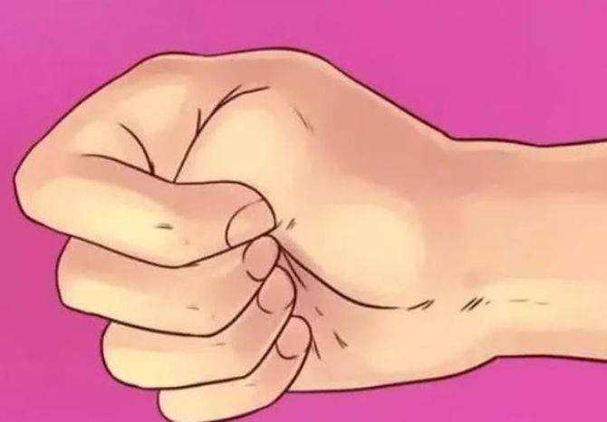 梦中下门牙脱落，是福是祸？——从传统命理到心理学的多维解读