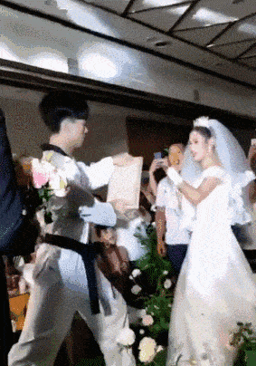 愤怒的小鸟|搞笑GIF趣图:愤怒的小鸟,一定要小心的伺候着