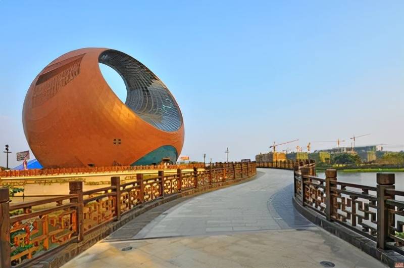 原创无锡一超大茶壶建筑造型吸睛夺人眼球用玻璃建造获世界纪录