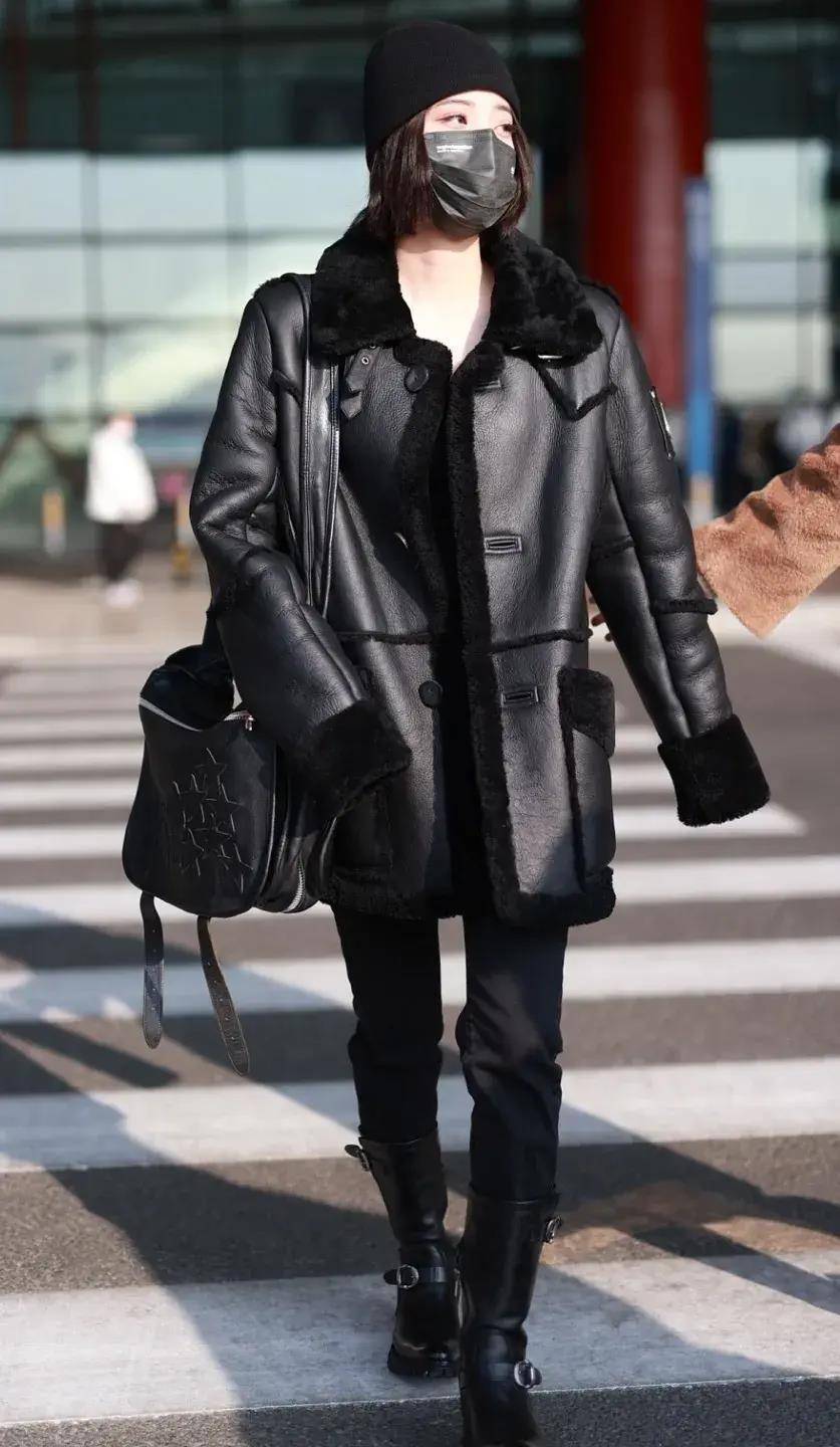 卫衣 不做“大小姐”的欧阳娜娜，机场造型帅翻
