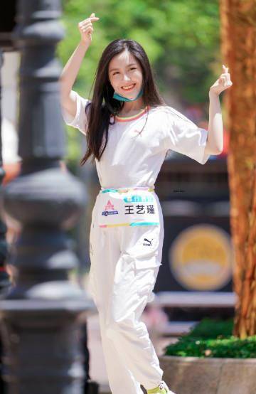 发型丝芭是不是开了“鞠学”课?各个妆容和神态都太像小鞠了