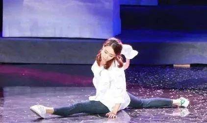 因为|张小斐包场支持贾玲！神仙友谊不是白来的，贾玲提前付出了很多