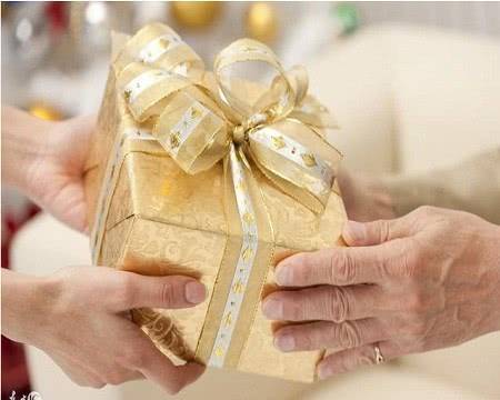 买什么礼物给朋友最好 08de6c696aa94f3a91b92edfaa9df289.jpeg