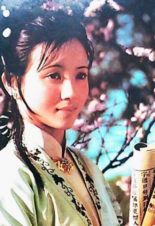 发型古装剧和现代剧妆容一样的女明星们，你们能走点心吗？