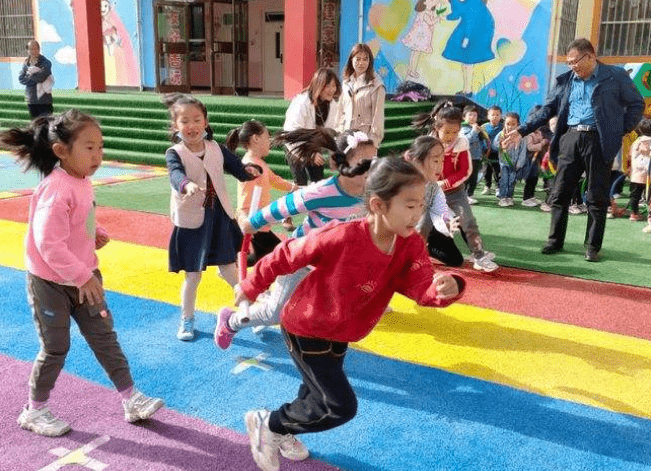 家长|幼儿园调查学生家庭背景，家长“反套路”操作绝了，网友：佩服！