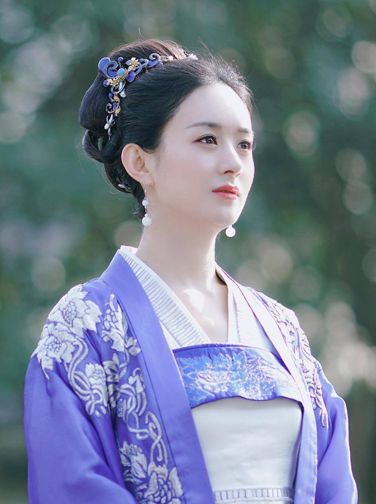 发型古装剧和现代剧妆容一样的女明星们，你们能走点心吗？