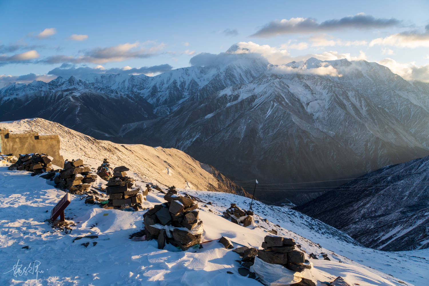 金山|摸黑上山，只为那一抹日照金山，子梅垭口看贡嘎雪山当真绝了