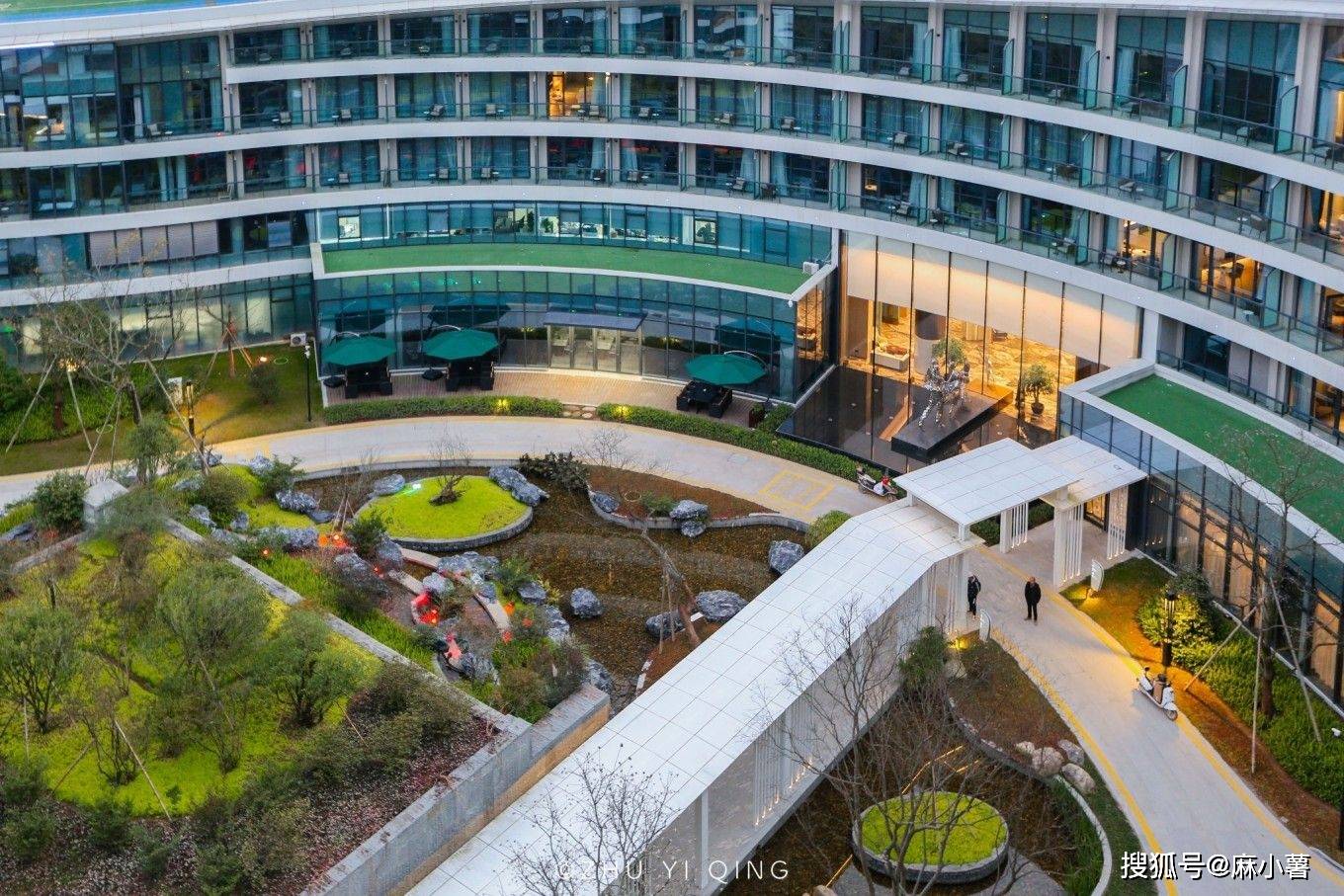 温州新晋温泉酒店,外观神似巨龙,550米天台星光大道成网红景点_名都