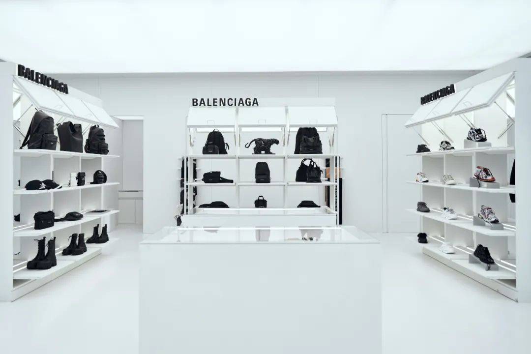 系列 BALENCIAGA限时体验店闪现成都太古里！新春虎年系列来了