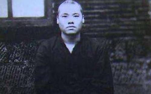 历史上真实的燕子李三图片 93509ba12ad34eecaff92d22e056a770.jpeg