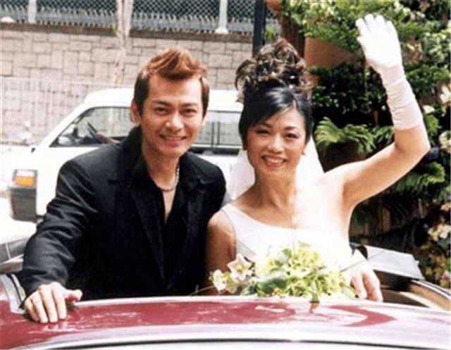 原创演员江华直播时自曝偶像是妻子麦洁文网友评论区刷屏邓萃雯呢