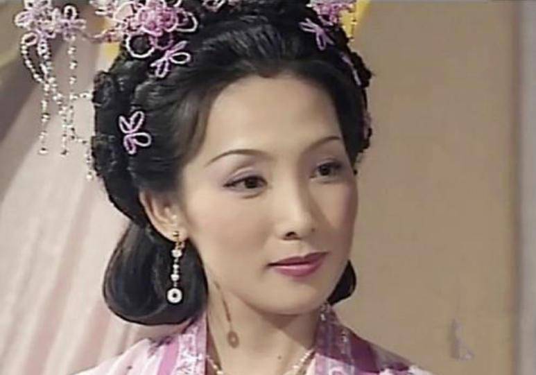 下巴钟嘉欣甜美，关咏荷温婉，向海岚“苦相”，TVB偏爱长脸女星