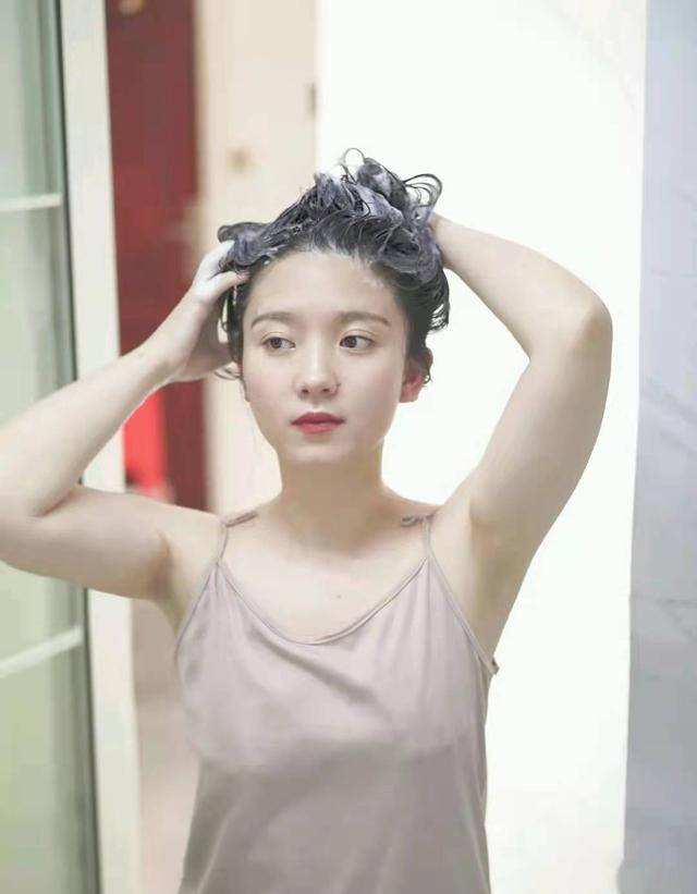 洗头最近流行的倒叙洗头法：先用护发素，再用洗发水，效果究竟如何？
