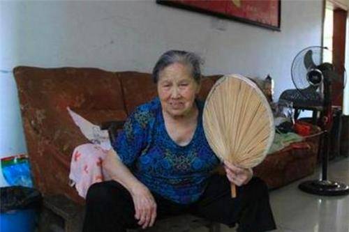 湖南127岁老寿星去世，13个儿女却无人活过18岁，秘诀引众人热议