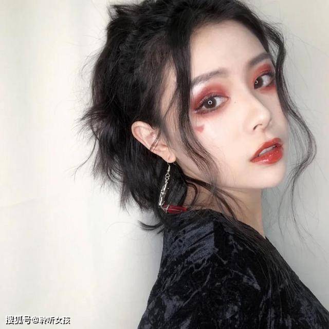 发型“空气刘海”过气了，现在最流行的刘海是它，清新减龄又瘦脸！