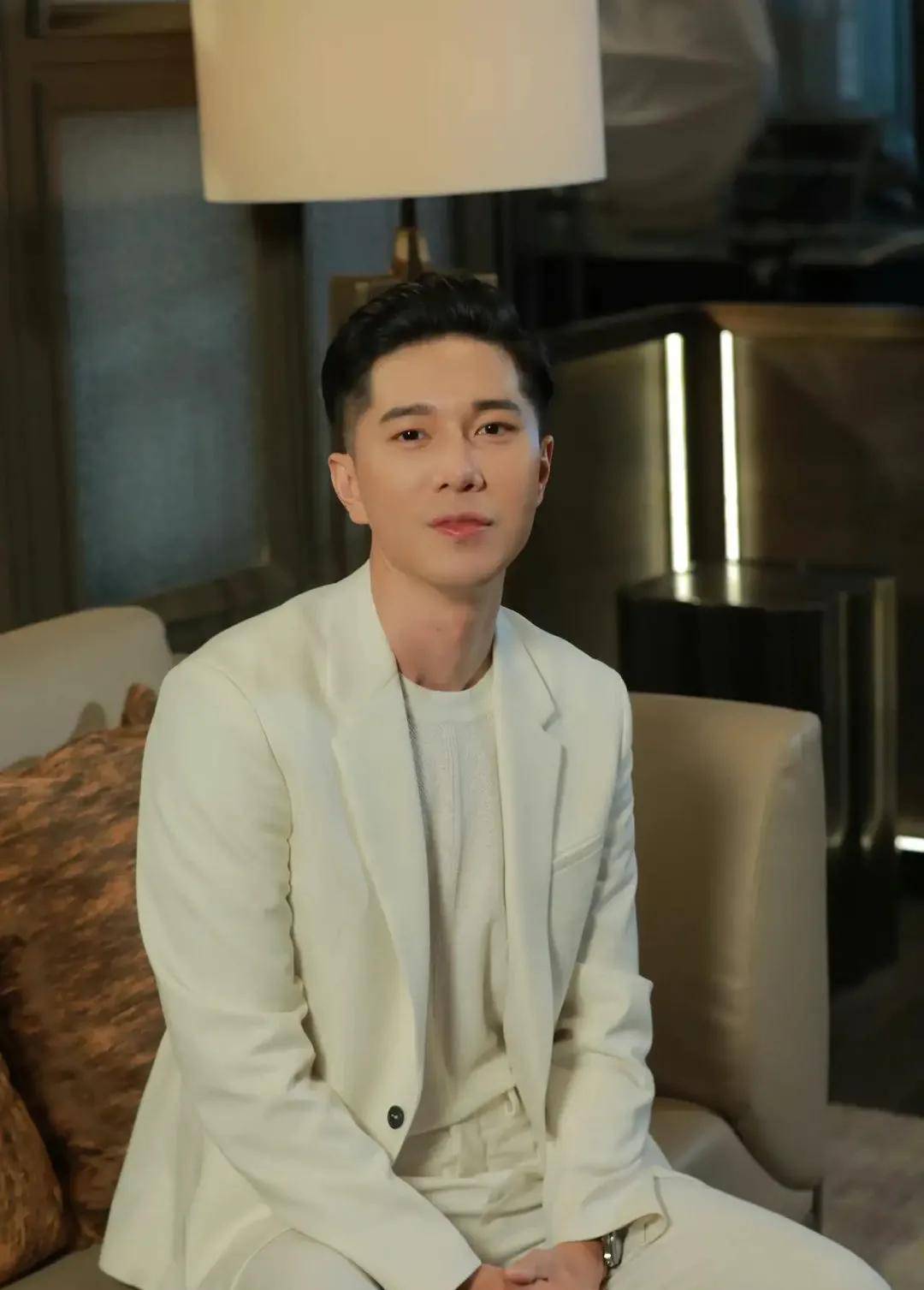 他曾是可米小子的主唱如今却成为了牙医他经历了什么