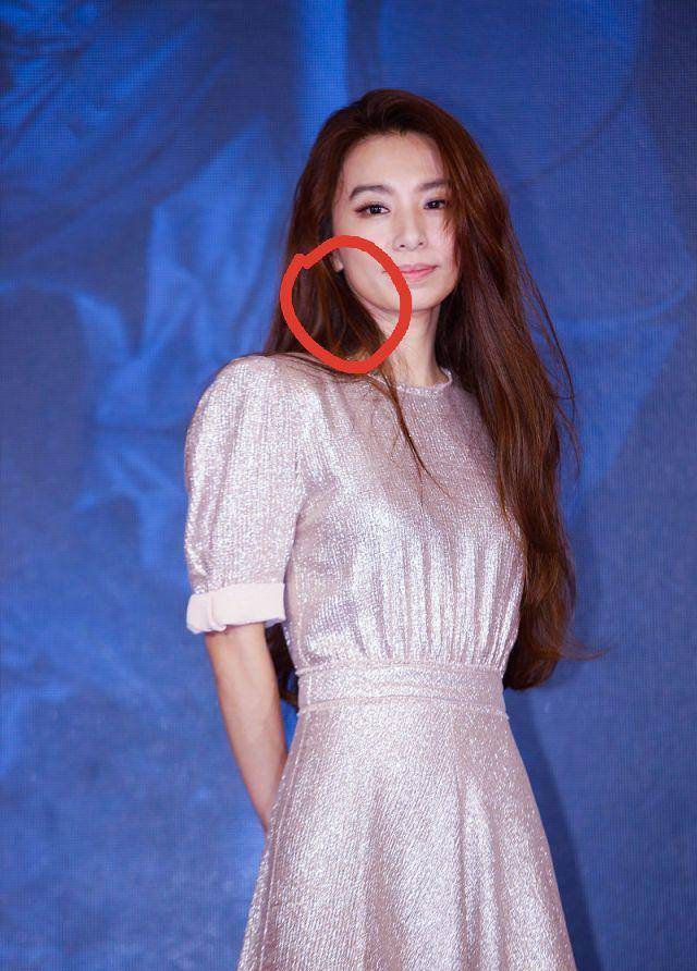 女神37岁田馥甄老太快！近照身材苗条脸却变大了，脸不对称笑容太僵硬