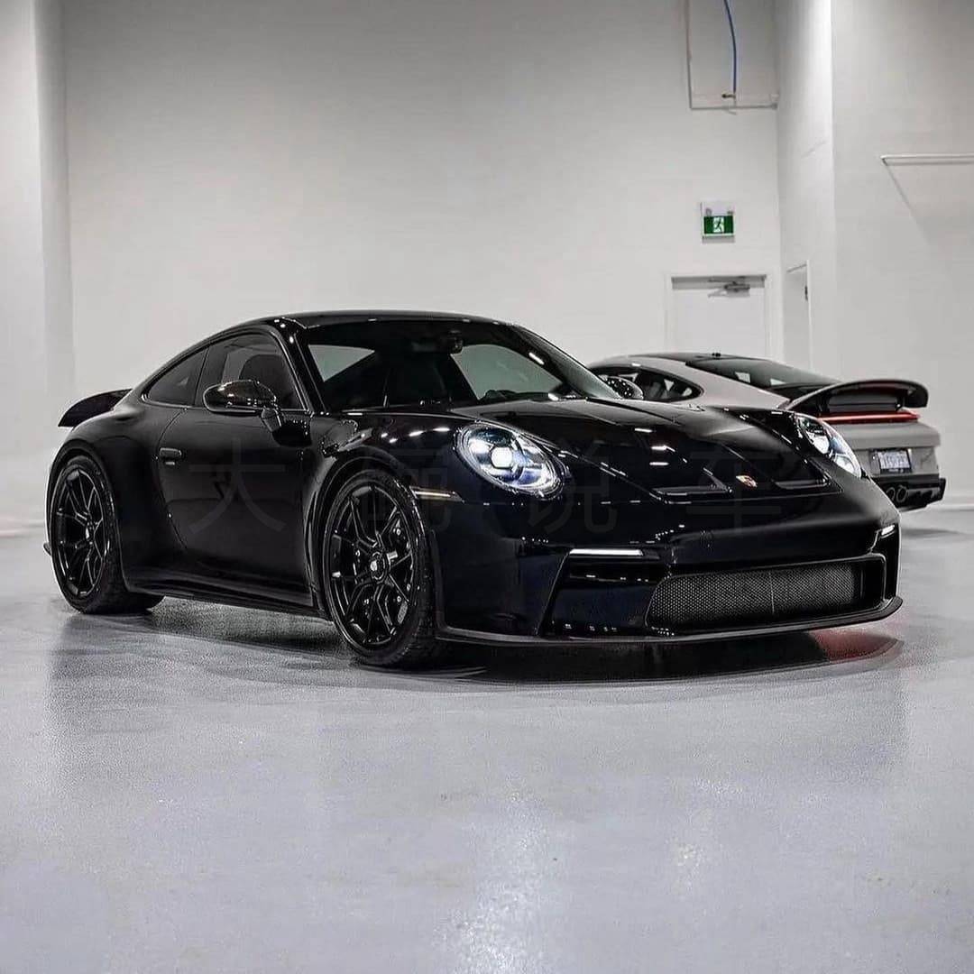 保时捷911新版本亮相40引擎黑武士涂装电动尾翼碳纤维套件