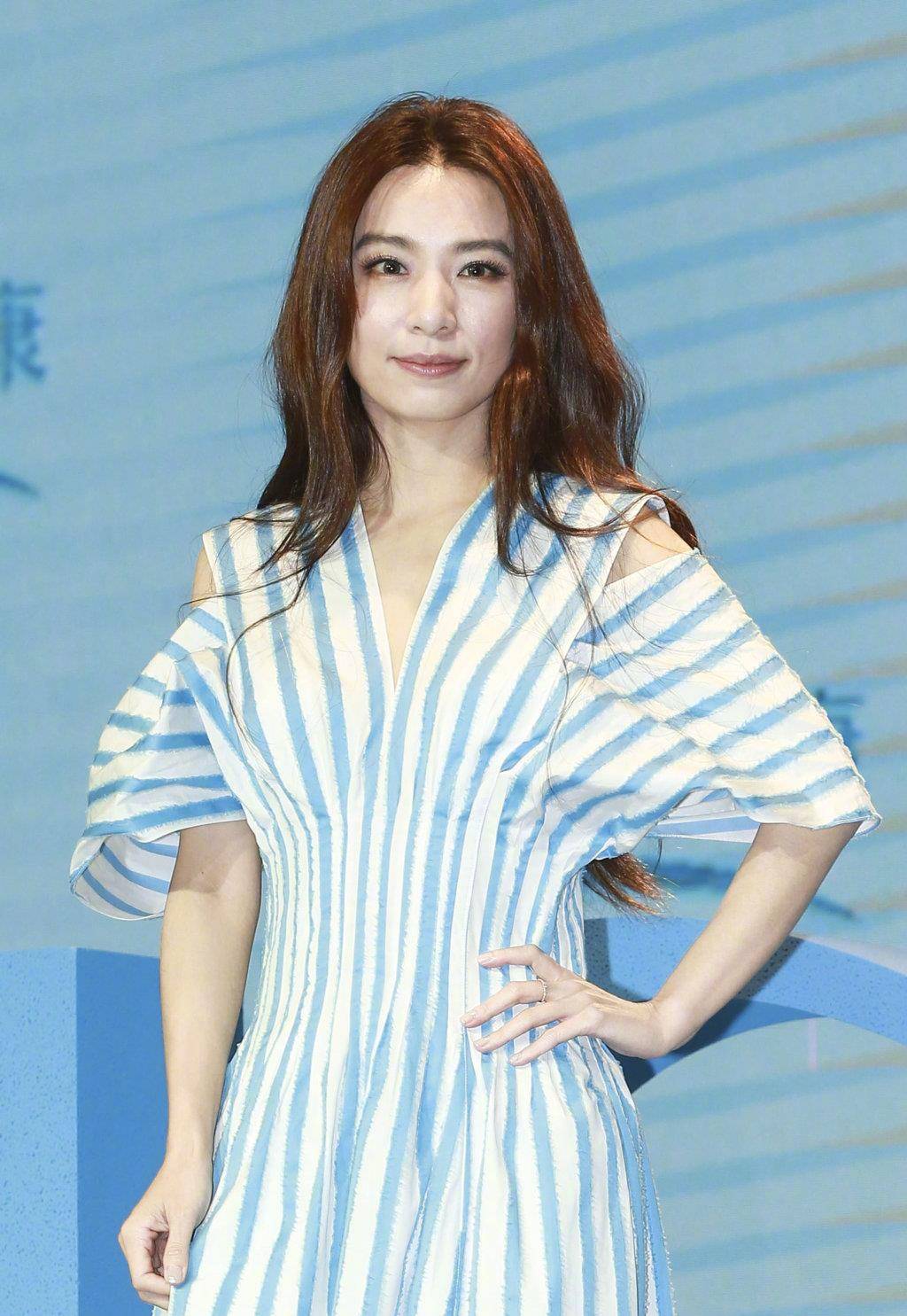 女神37岁田馥甄老太快！近照身材苗条脸却变大了，脸不对称笑容太僵硬