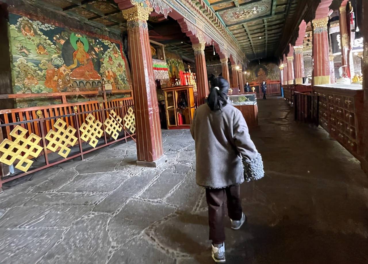 桑耶寺：西藏第一个寺庙，寺院布局按照佛经中的大千世界设计而成_山南