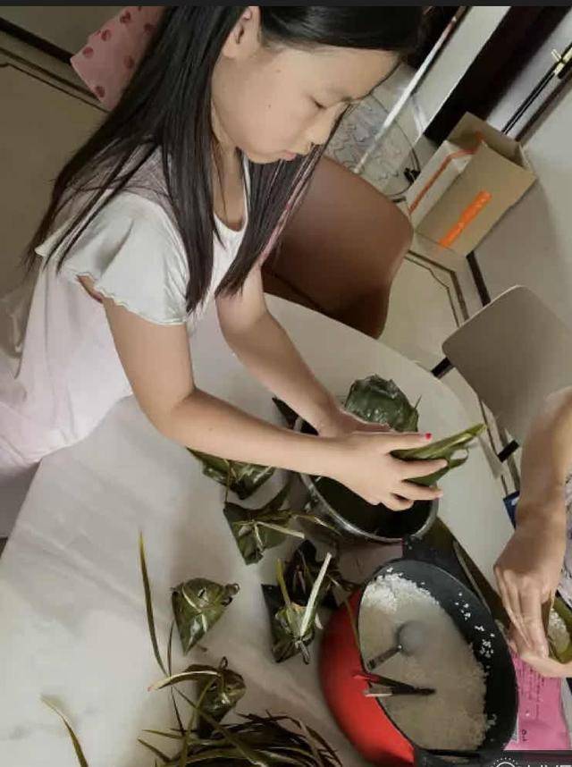 性情大变|岳云鹏大女儿近照曝光，与爸爸高度撞脸，妈妈生病后性情大变