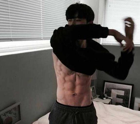 在家怎么练腹肌 6c6580ba51a946d5af72259b3cea5d78.jpeg