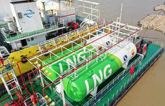 LNG加注趸船“湘能源一号”在湖南完成首次对外加气服务