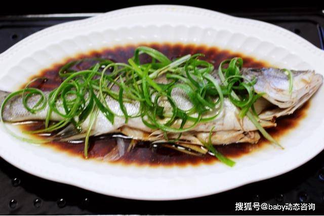姜片|清蒸鲈鱼的家常做法，吃起来味道鲜美，营养丰富