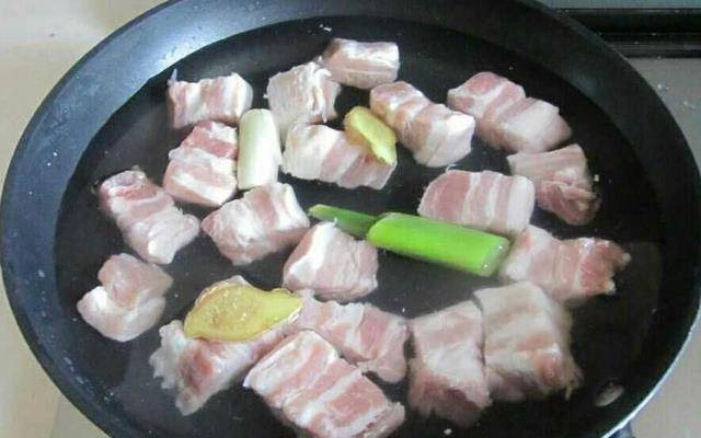 做什么菜需要炒糖色 3fbfe0799c5f4834aeac866fb1a62abd.jpeg