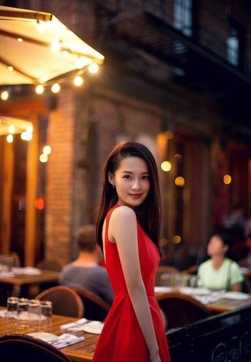 感觉李沁日常无色彩淡妆真是气质一流！5个技巧！女生Get她的美。