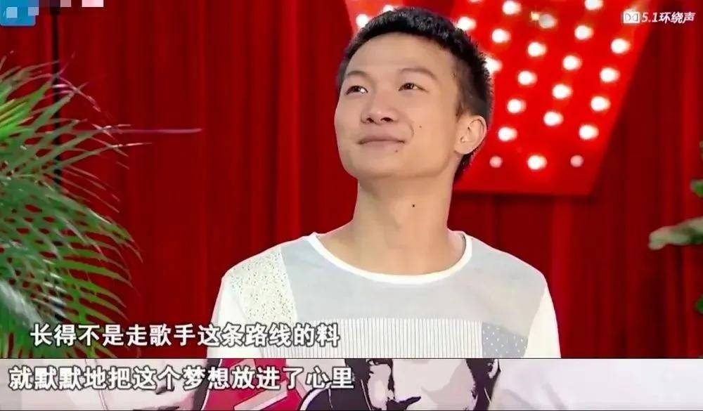 周深一家三口照片 来自搜狐网